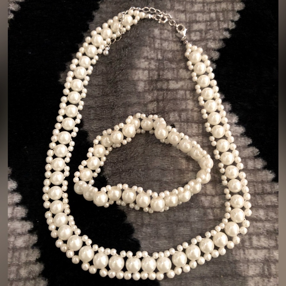 Faux Pearl necklace and bracelet set
